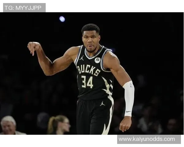 字母哥上半场完美表现6投全中砍下13分7篮板3助攻正负值高达14 字母哥上半场完美表现6投全中砍下13分7篮板3助攻正负值高达14