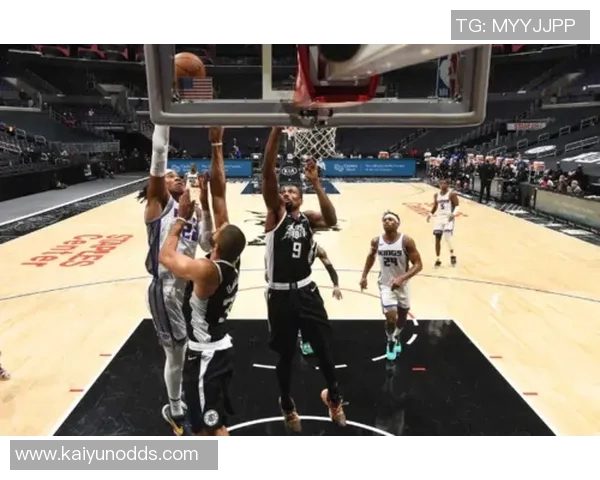 福克斯26分助球队逆转险胜强队间距拉开关键时刻到来